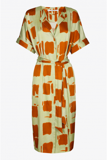 Wide dress with belt