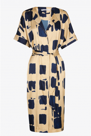 Wide dress with belt