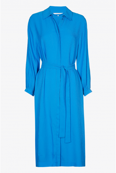 Flowing dress with sash