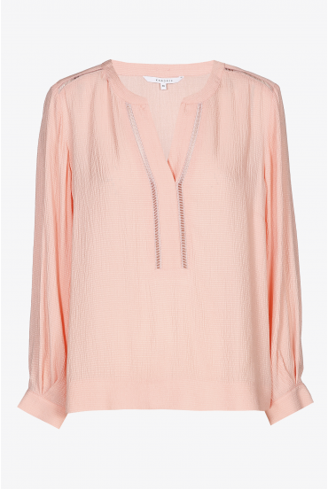 Summery blouse with V-neck