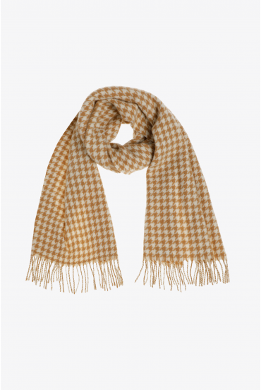 Scarf with fringes