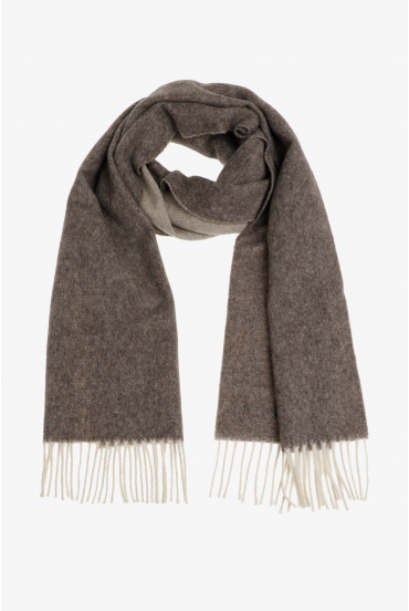 Warm scarf with fringing