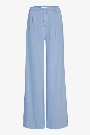 Comfortable, loose-fit trousers
