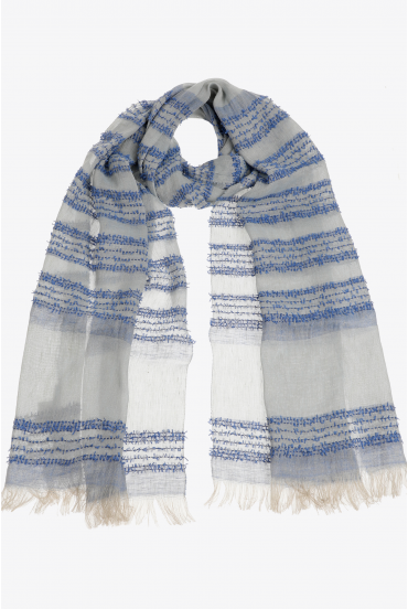 Summer scarf with soft fringes