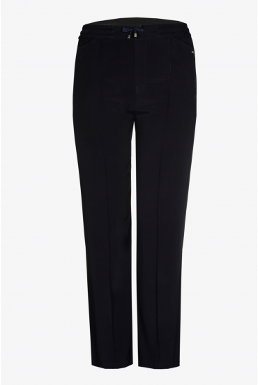 Trousers with straight legs 