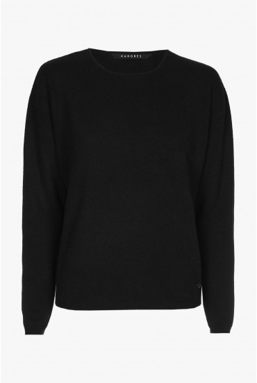 Black cashmere jumper with a round neck