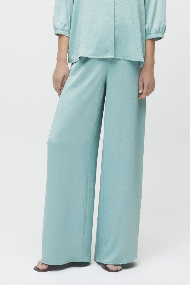 Pantalon bleu clair à coupe large et à taille élastique