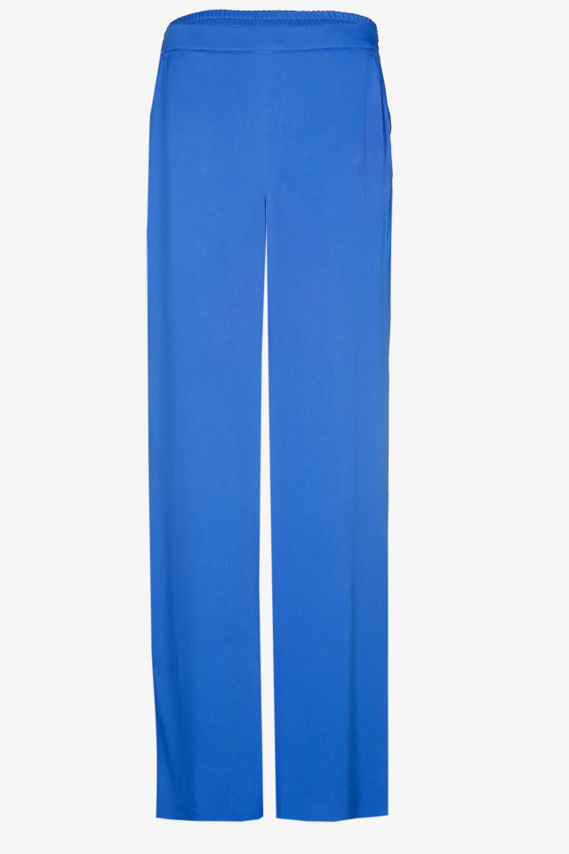 Trousers with wide legs