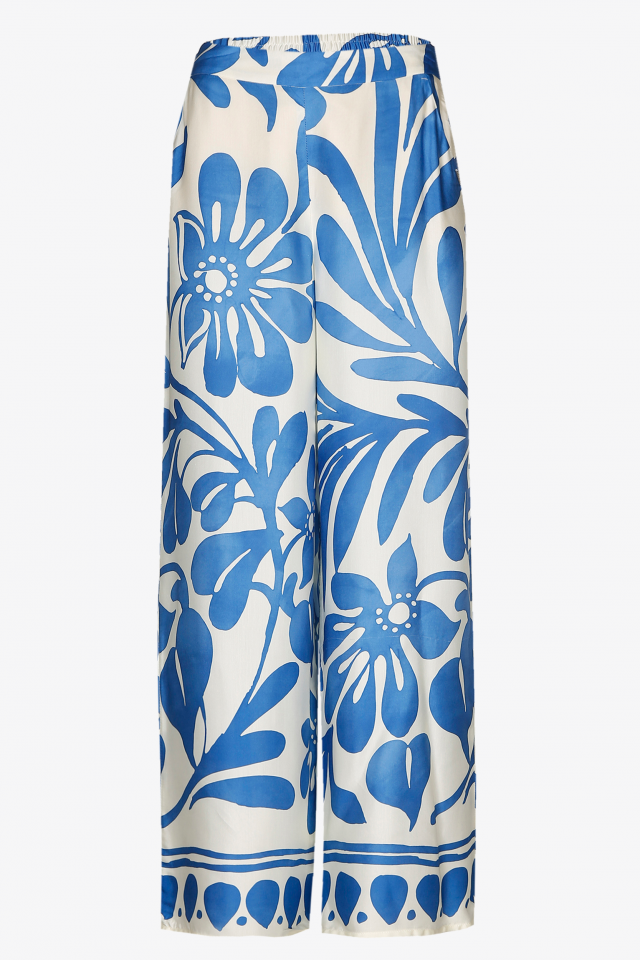 Trousers with wide legs