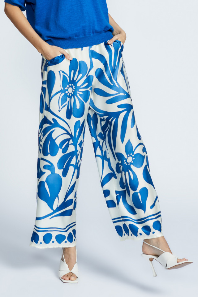 Trousers with wide legs