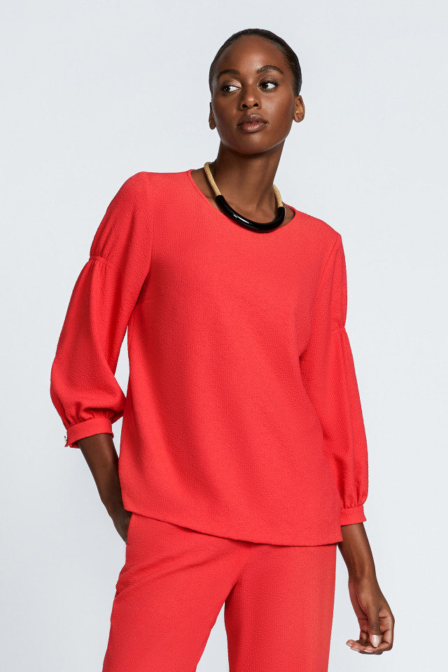 Blouse with round neck