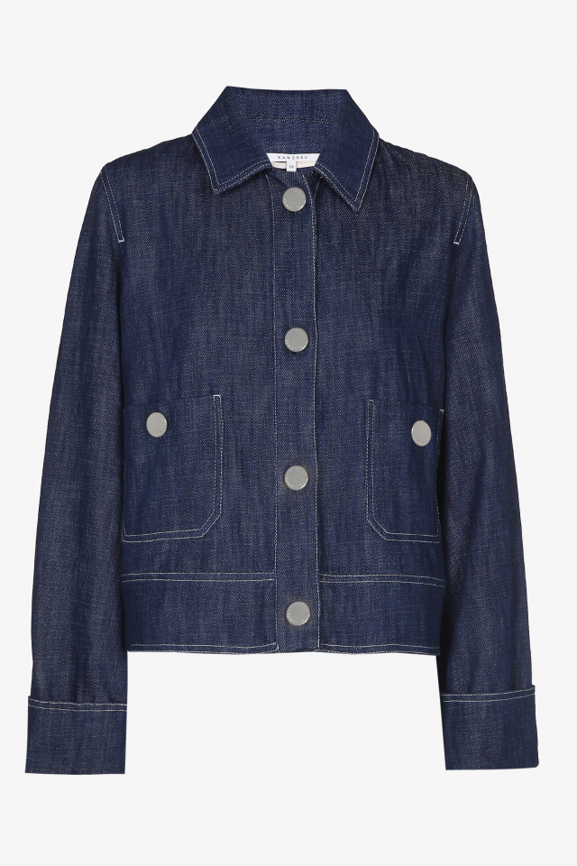 Veste courte confectionnée dans un tissu en jean souple