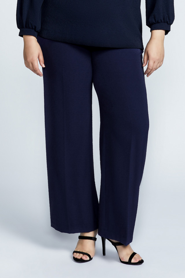 Pleated trousers with straight legs