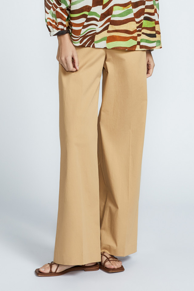 Trousers with wide legs