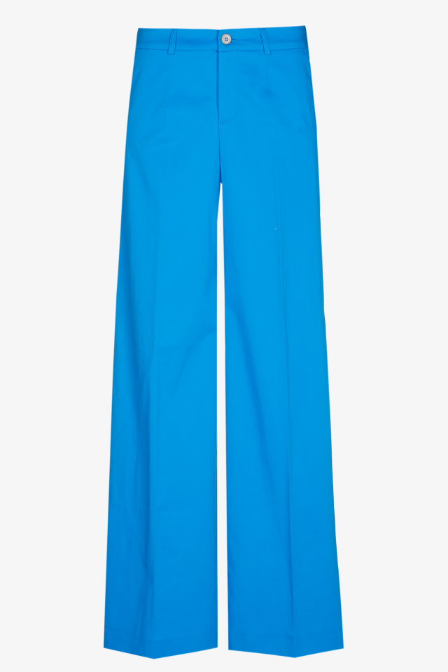 Trousers with wide legs
