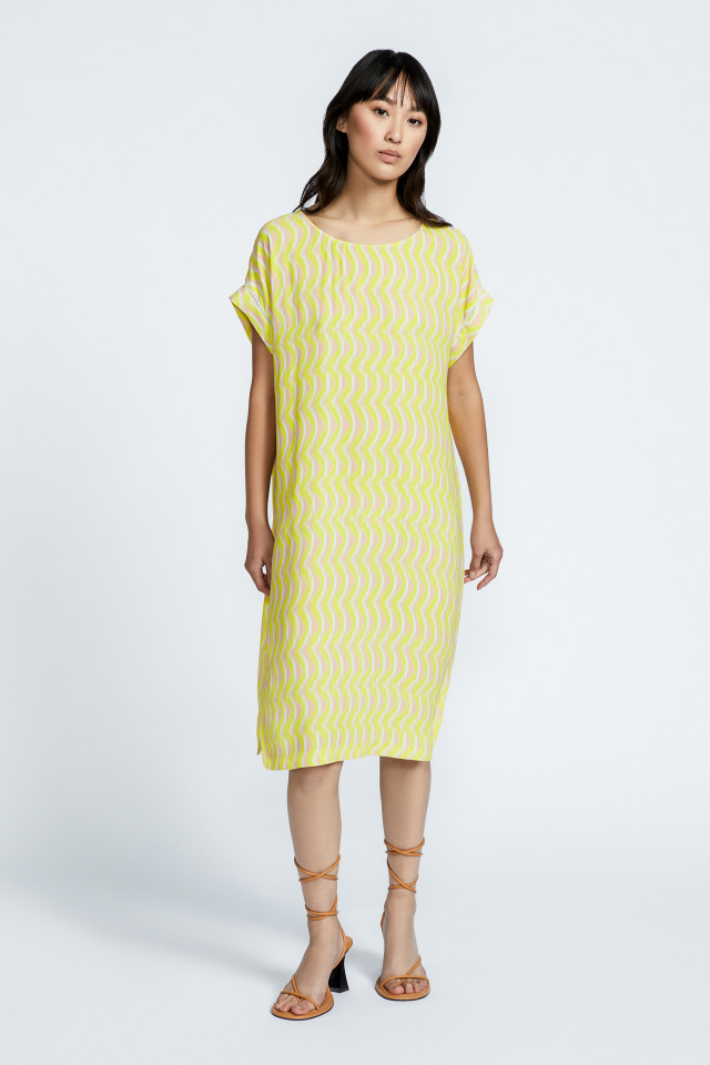 Short dress in crepe fabric