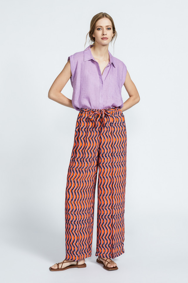 Trousers in crepe fabric