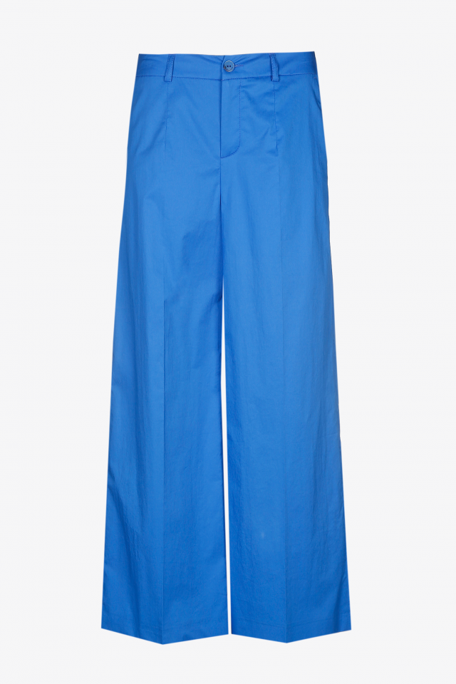 Trousers with wide legs