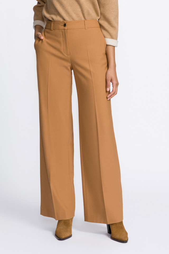 Tailored trousers with straight legs