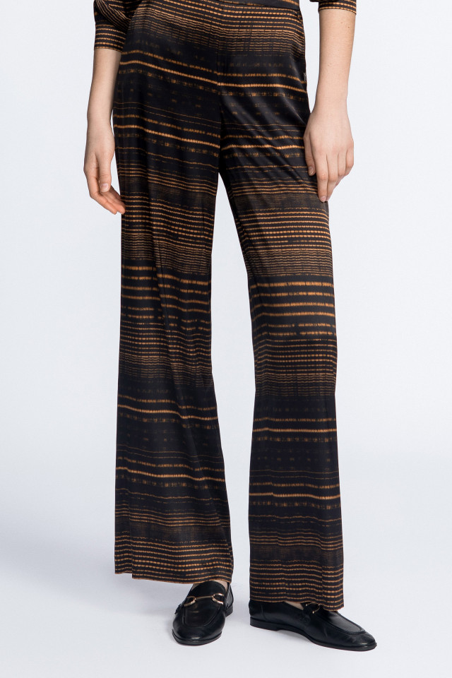Relaxed trousers with print