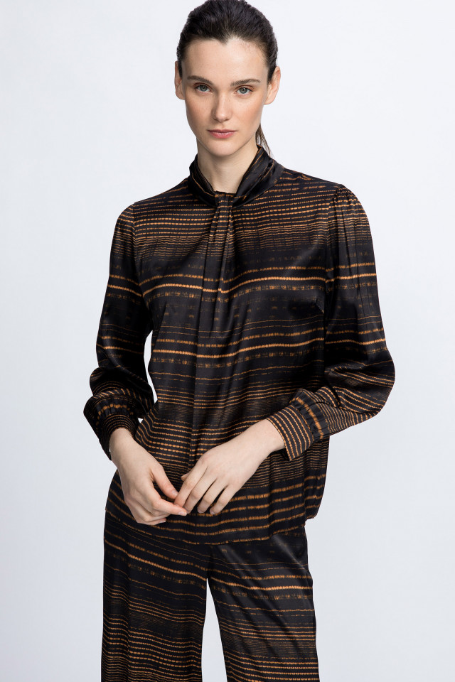 Blouse with graphic print