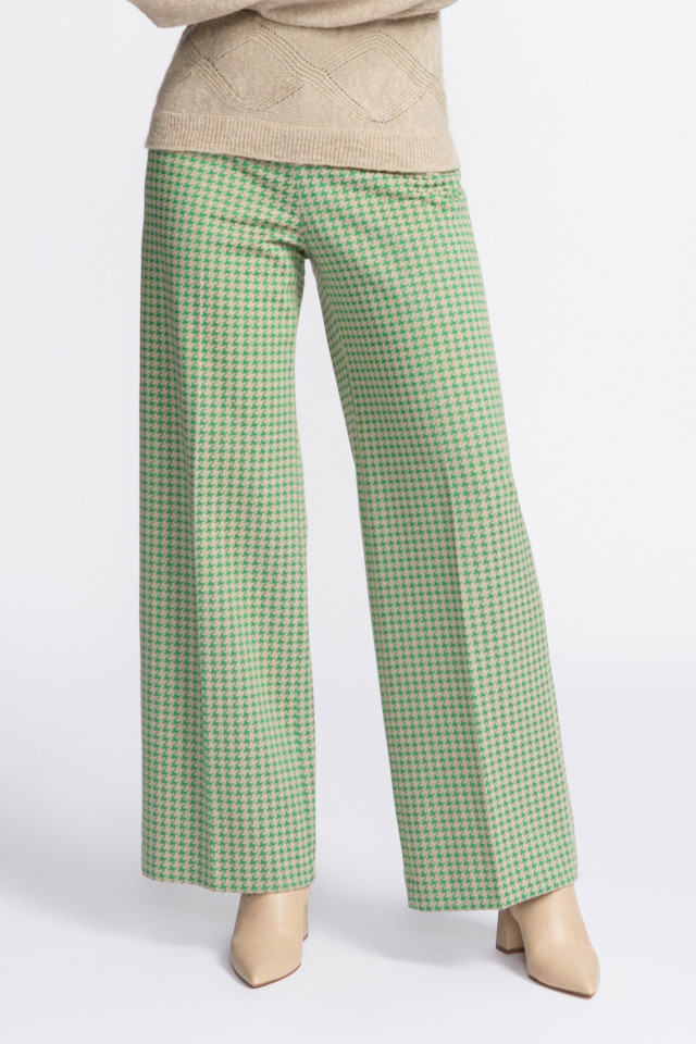 Trousers with houndstooth print