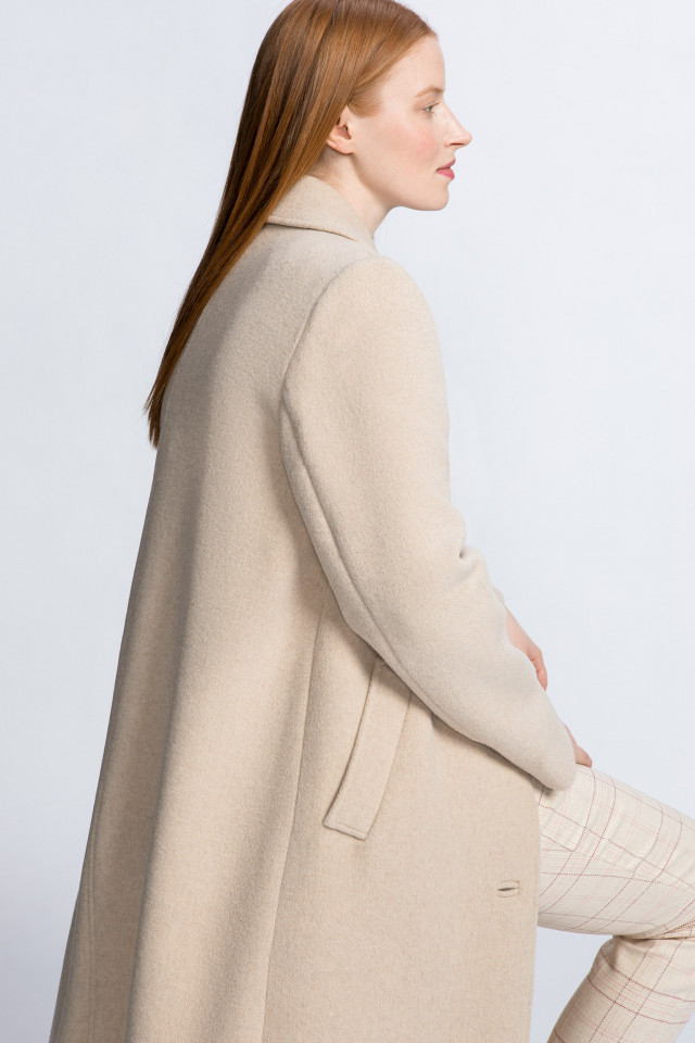 Woollen coat with lapel collar