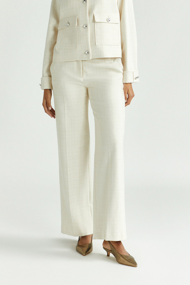 Karohose mit weitem Bein