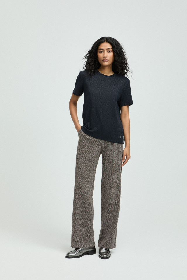 Trousers with high waistband
