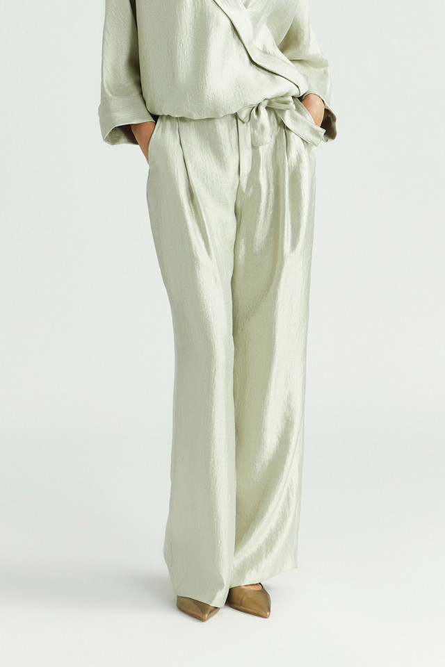 Pantalon brillant à pli marqué