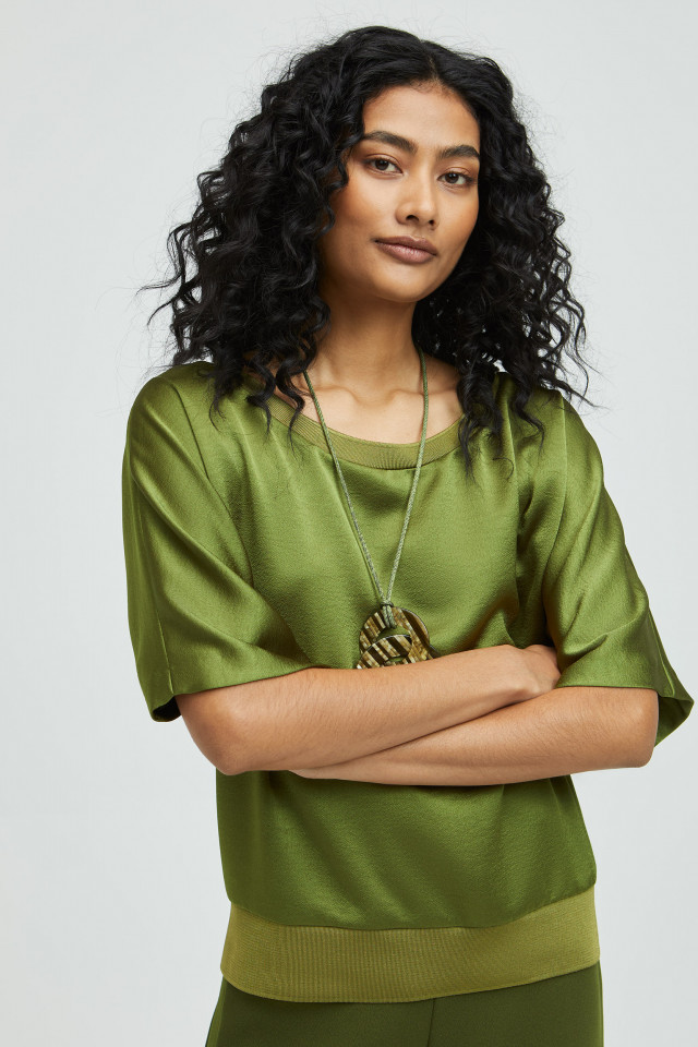 Blouse with short sleeves
