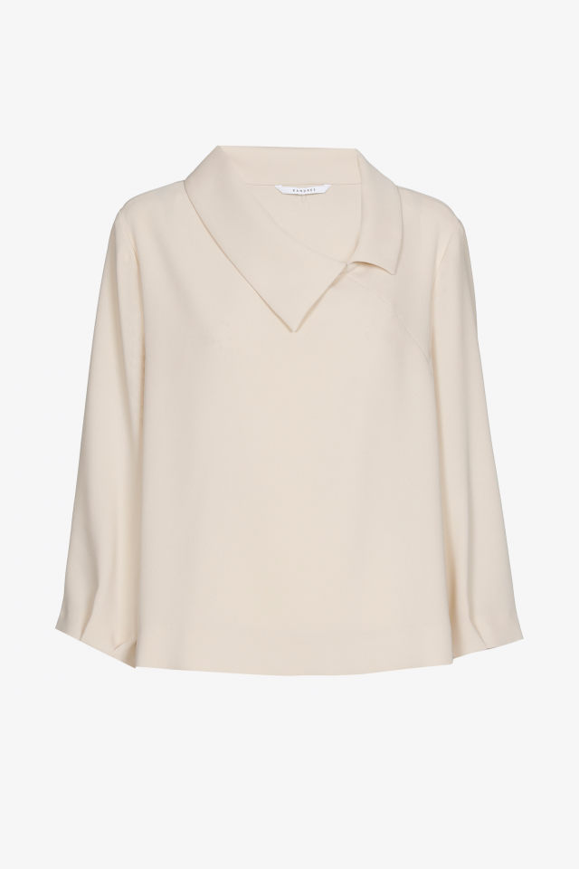 Blouse avec col asymétrique