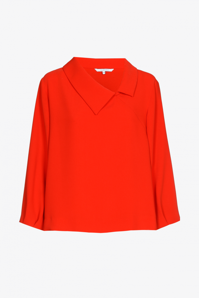 Blouse avec col asymétrique