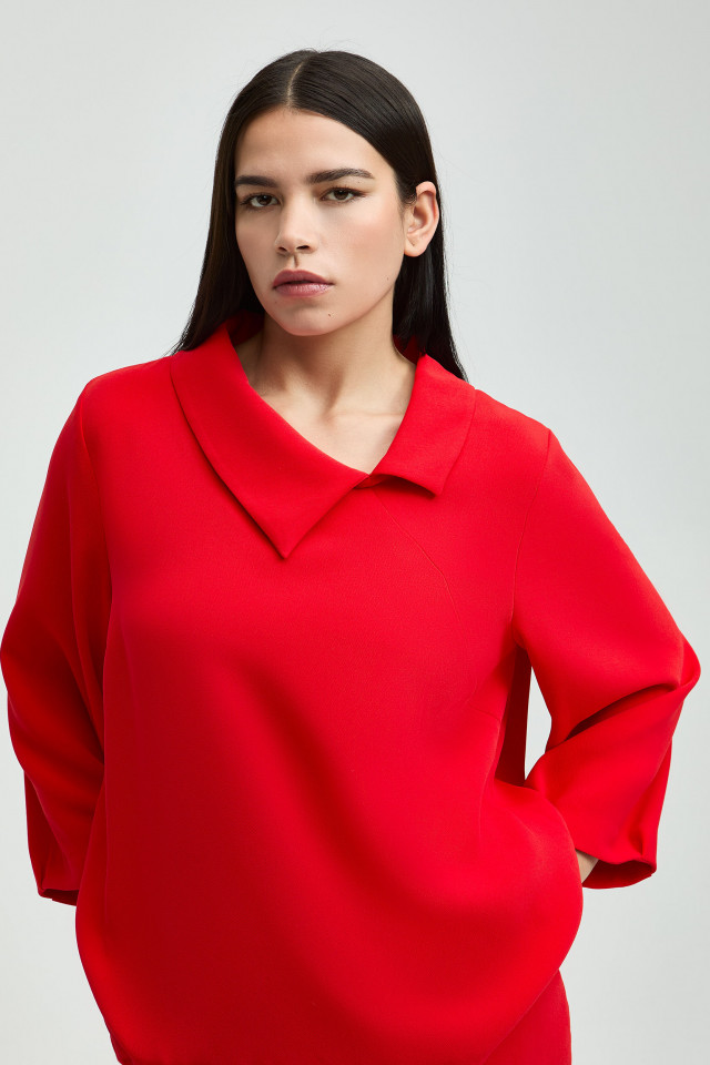 Blouse avec col asymétrique