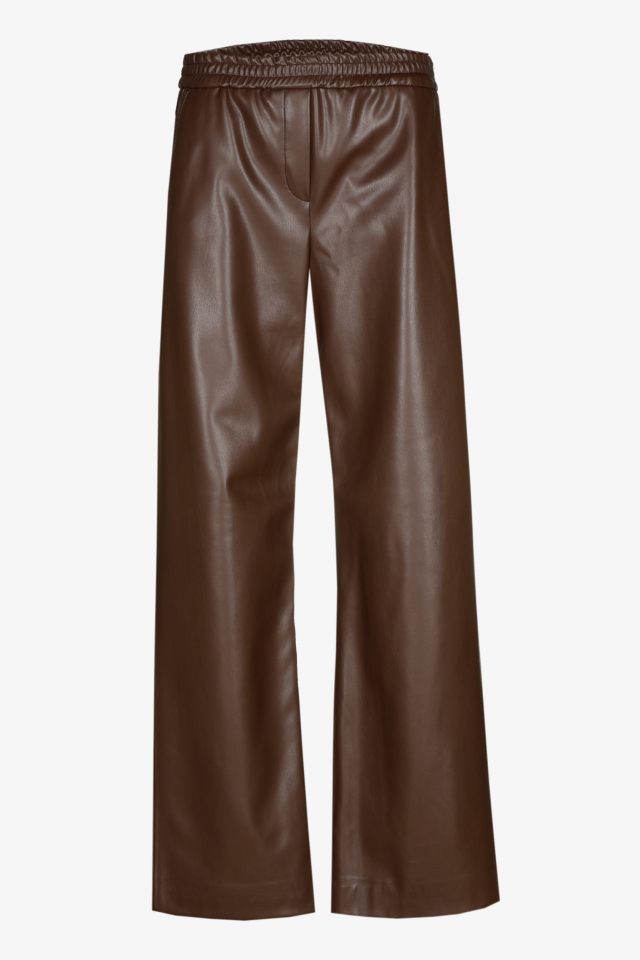 Supple trousers of faux leather