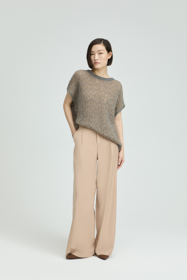 Stretchy trousers with wide legs