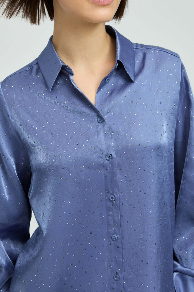 Shirt blouse with delicate studs