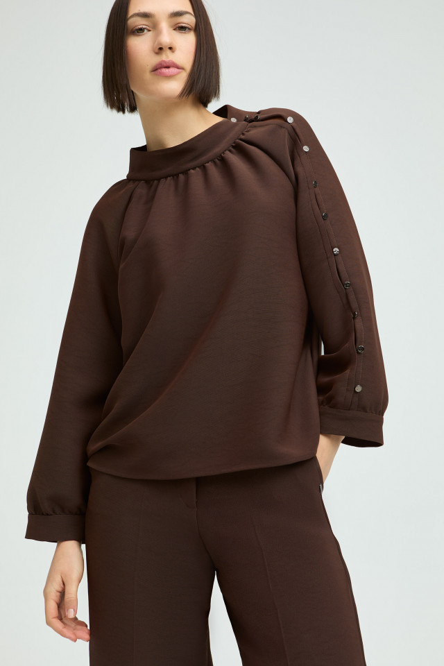 Bluse mit Knopfdetail am Ärmel