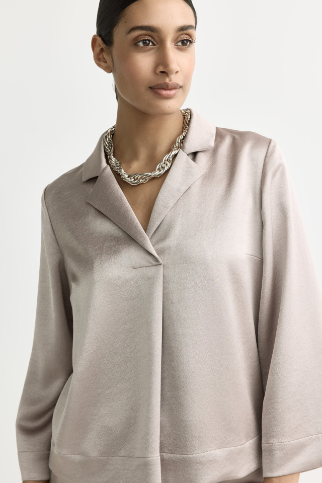 Korte satijnen blouse