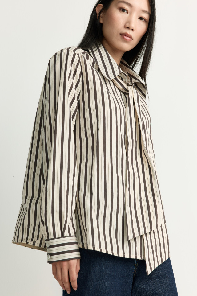 Chemise avec nœud amovible