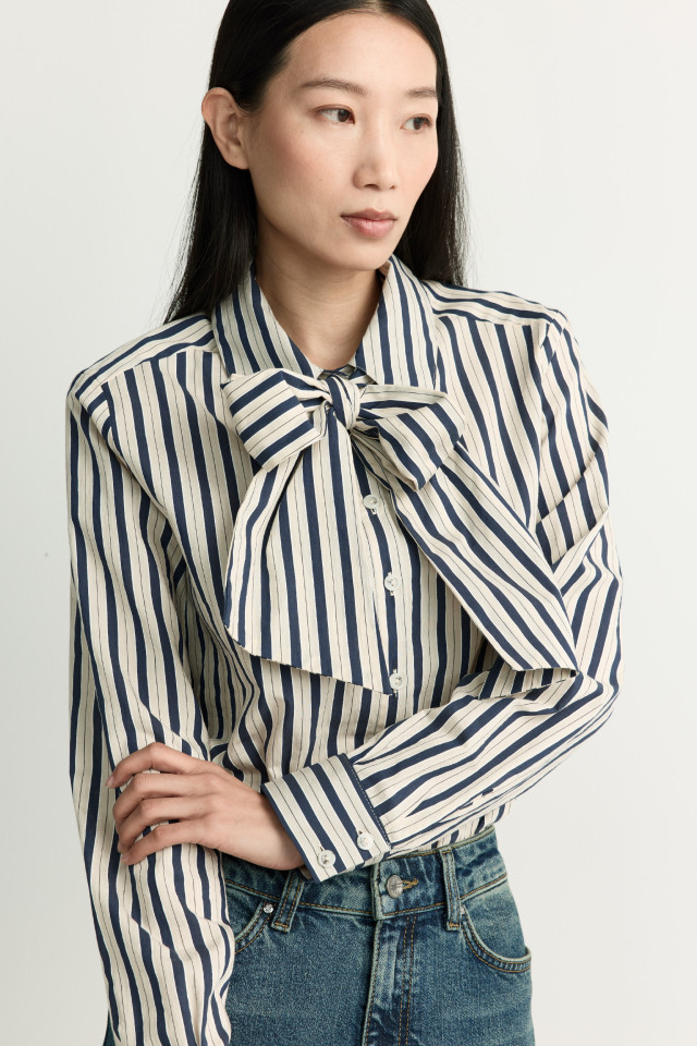 Chemise avec nœud amovible