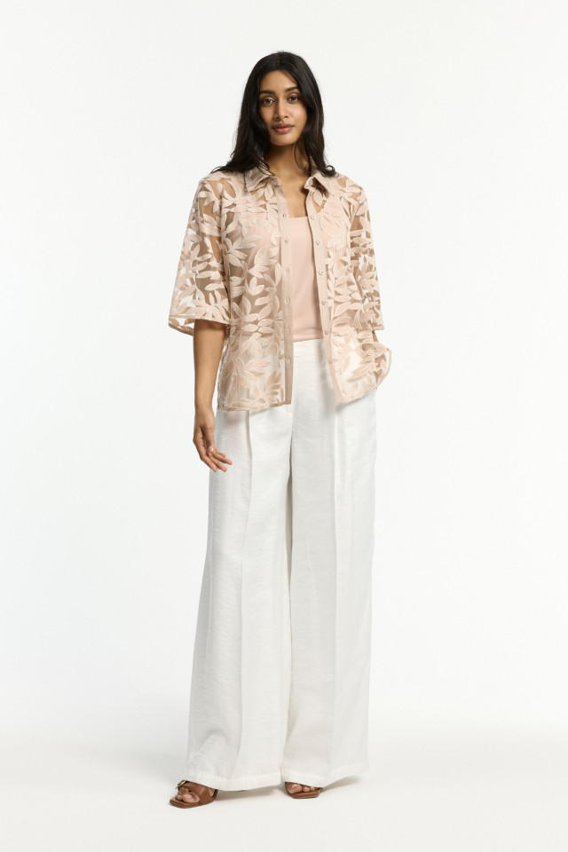 Glänzende Hose mit weitem Bein