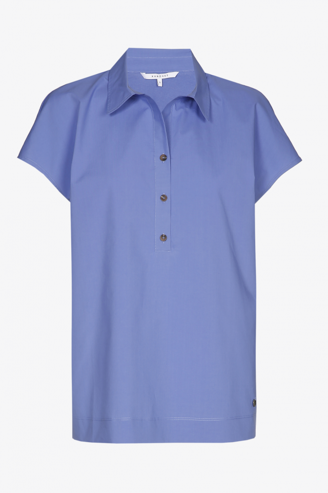 Dark blue polo with buttons and short sleeves