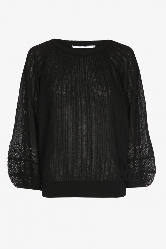 Black pullover with 3/4 sleeves