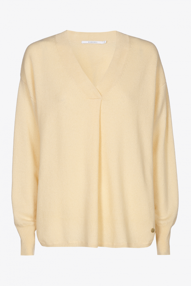 Soft cashmere jumper with V-neck