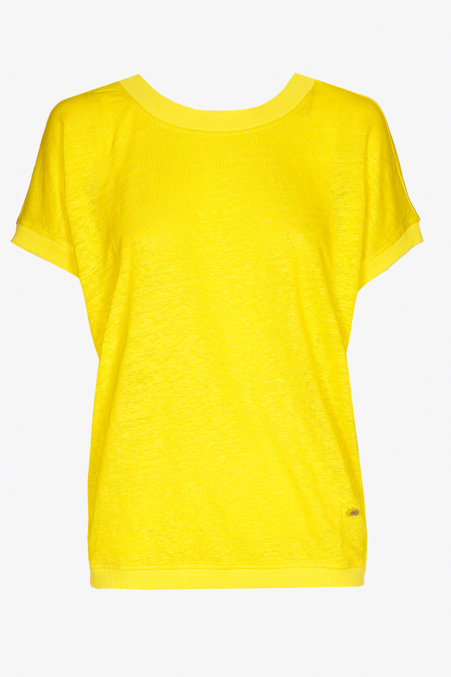 T-shirt with cut-out back