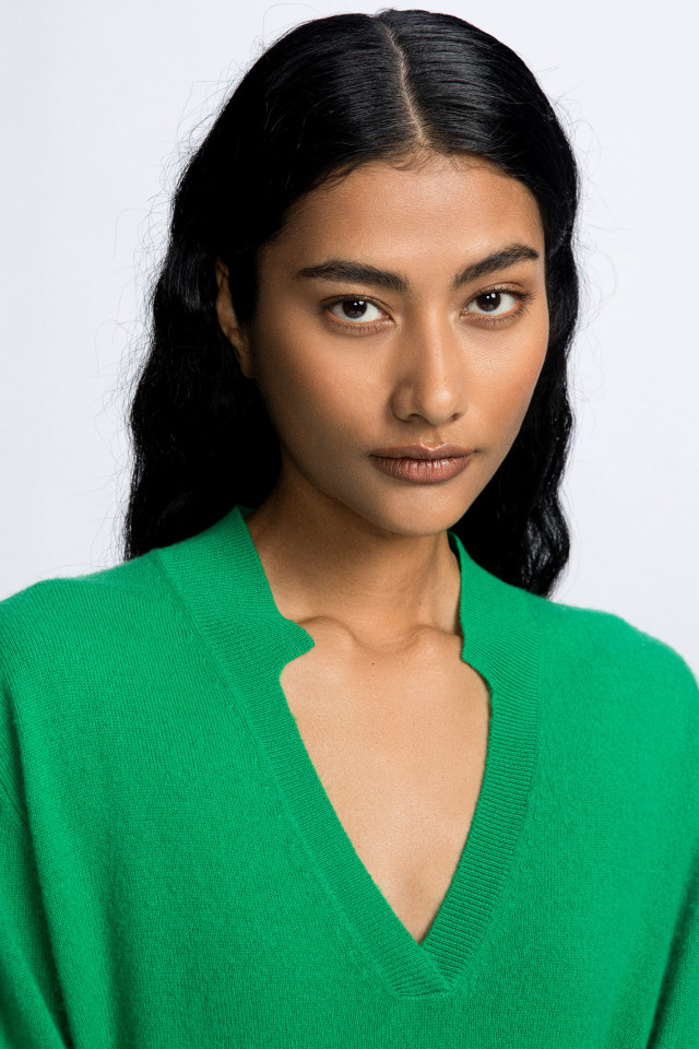 Cashmere pullover with V-neck