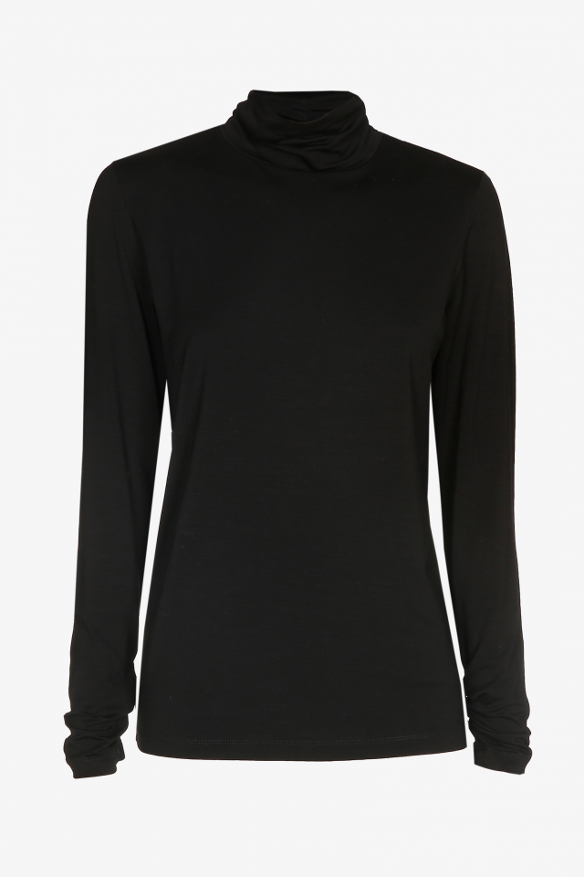 Lightweight pullover with stretch