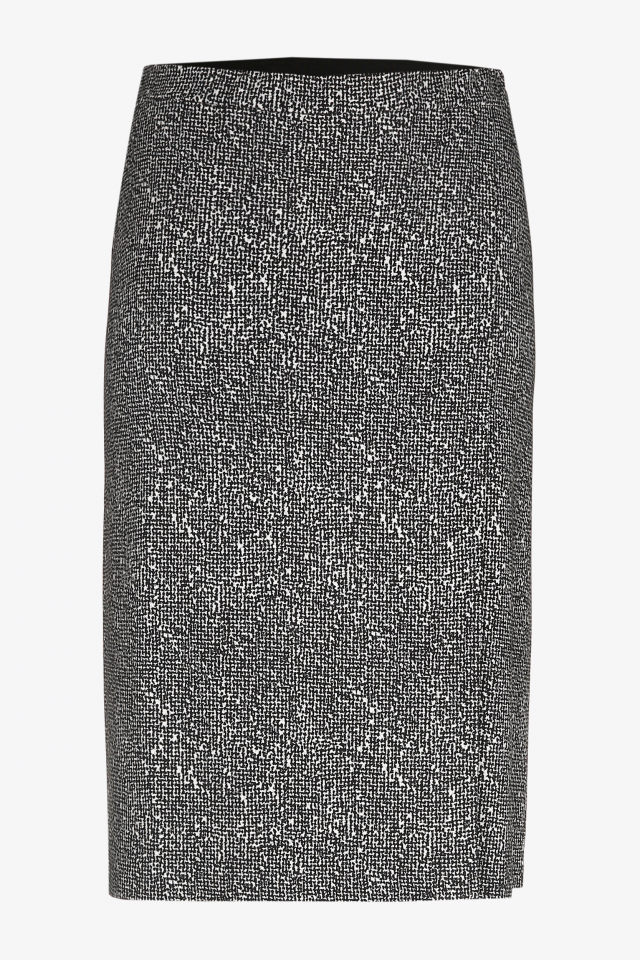 Feminine pencil skirt with slit