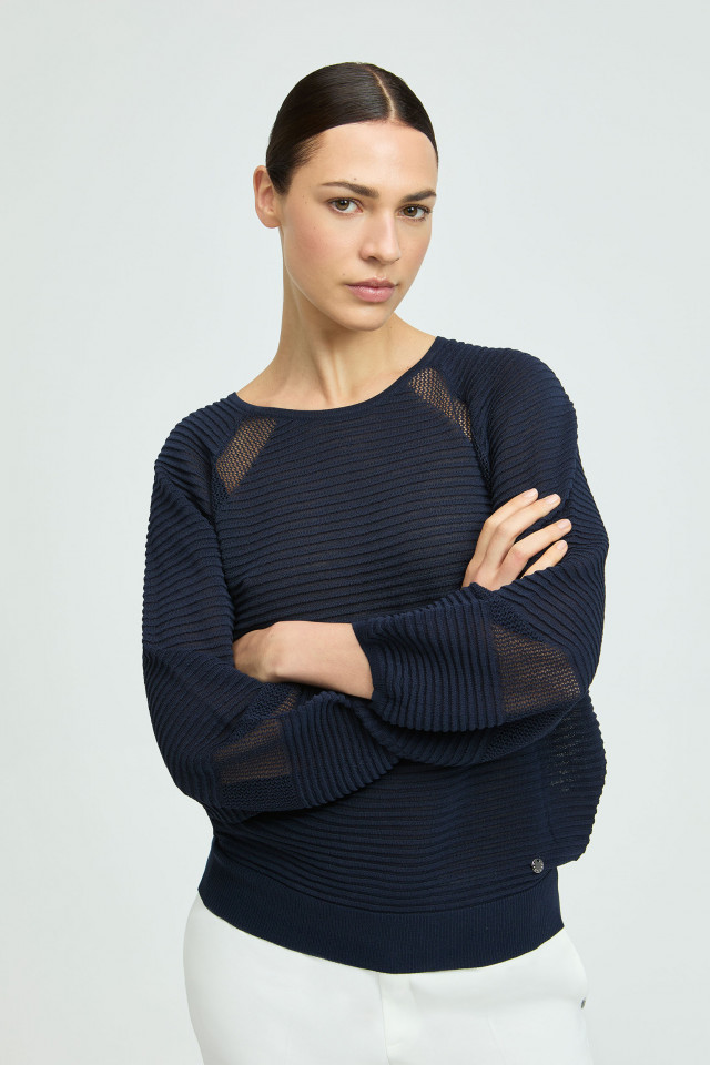 Pull van fijne viscose